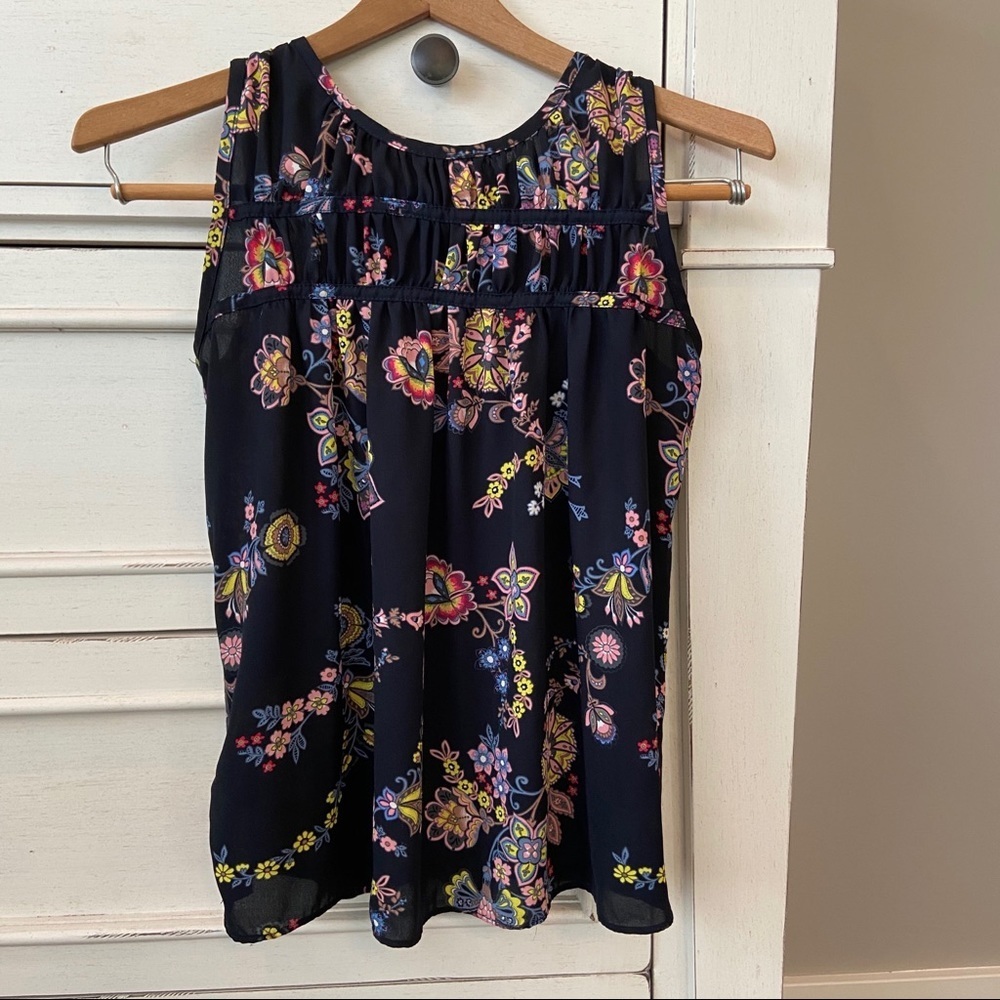 Loft Petite Navy Floral Gathered Front Top. Size XSmall